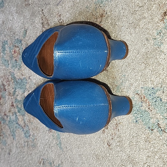 Chic Mihara Leather Teal Heels - Picture 5 of 15